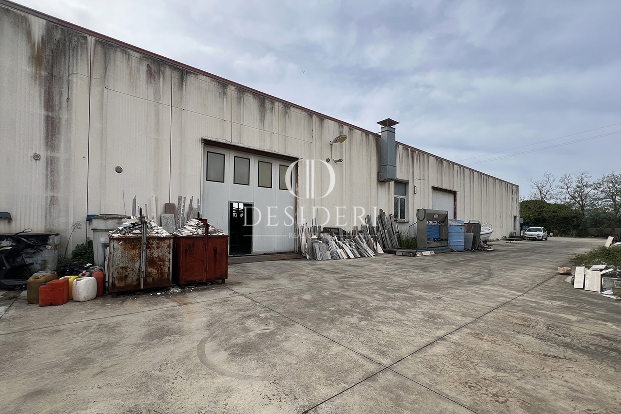 Capannone in vendita in strada statale 1 aurelia, Orbetello