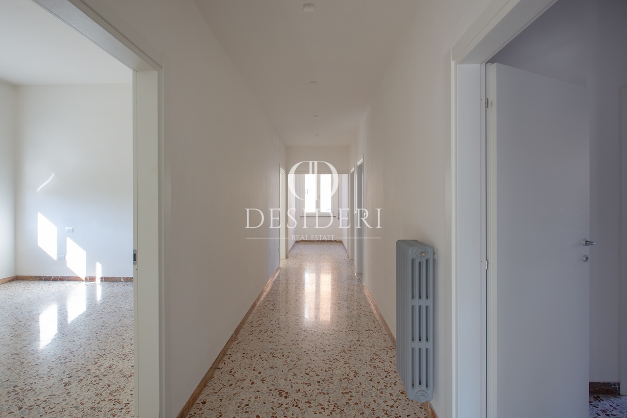 Ufficio con terrazzo in piazza brennero, Grosseto