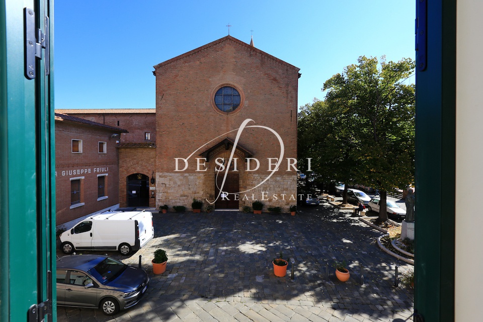 Attico con terrazzo in piazza dell'indipendenza, Grosseto