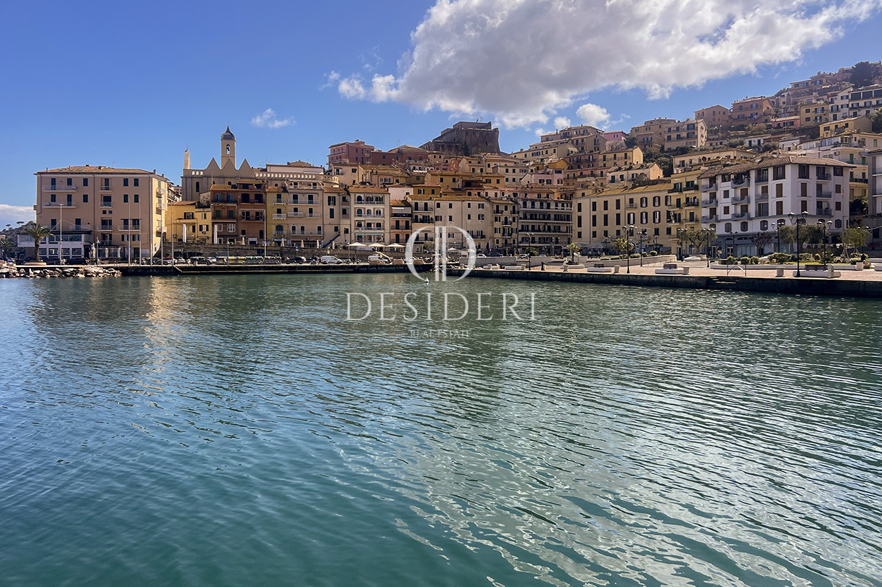 Attivit� commerciale in vendita in piazza vittorio emanuele, Monte Argentario