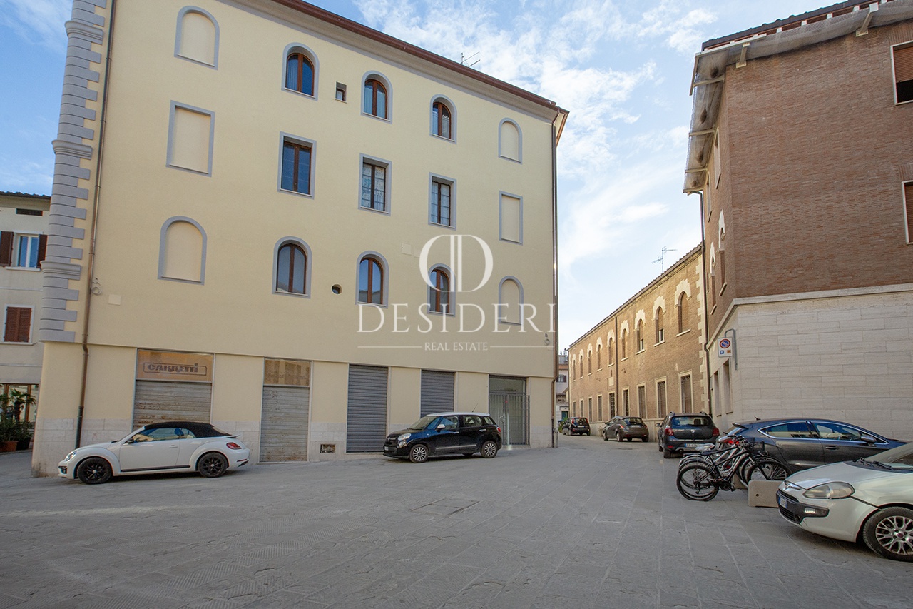 Attivit� commerciale in affitto/gestione in piazza mensini, Grosseto