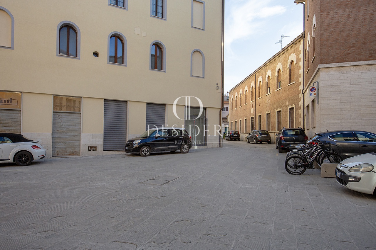 Attivit� commerciale in affitto/gestione in piazza mensini, Grosseto