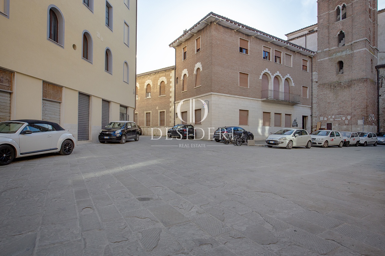 Attivit� commerciale in affitto/gestione in piazza mensini, Grosseto