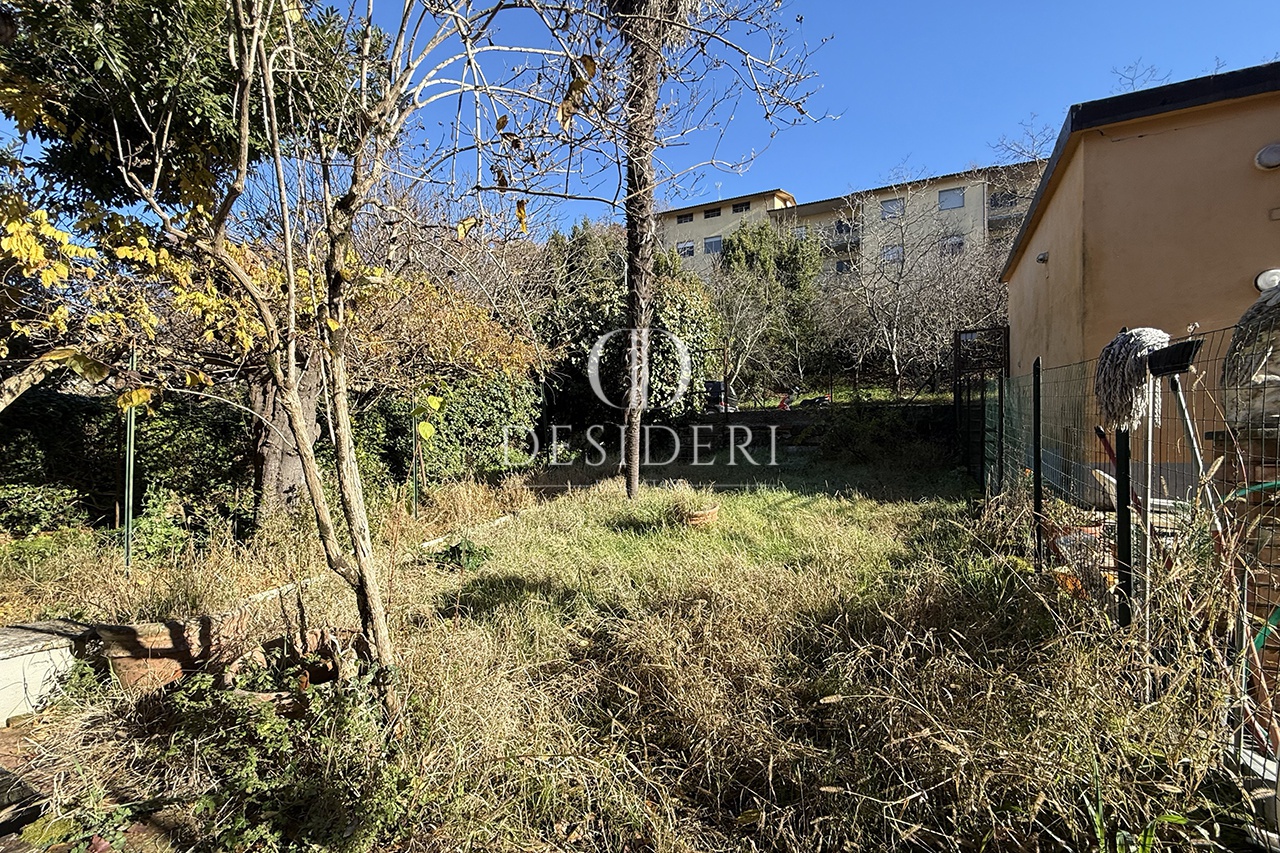 Casa indipendente con giardino in corso italia, Semproniano