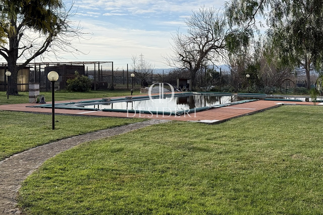 Attivit� commerciale con giardino in loc. pianetti di montemerano, Manciano