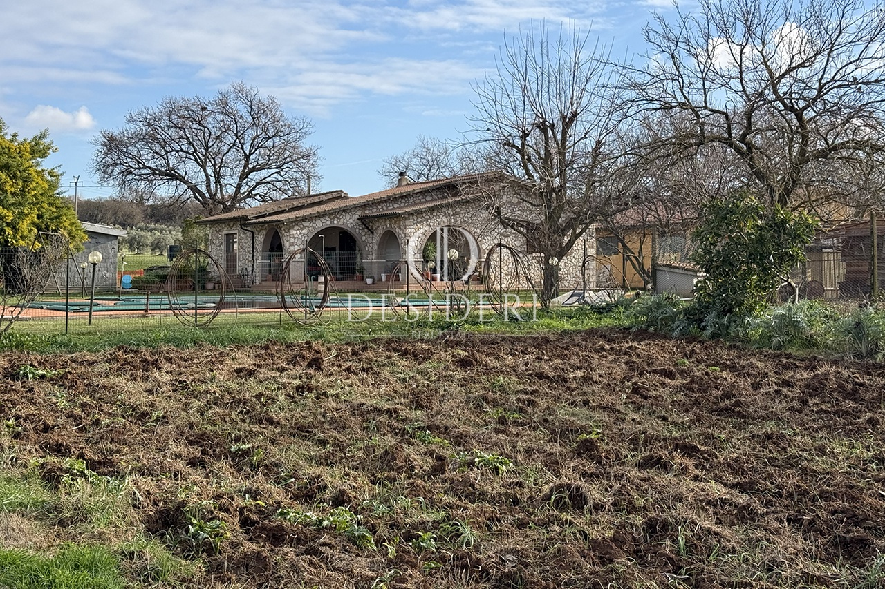 Attivit� commerciale con giardino in loc. pianetti di montemerano, Manciano