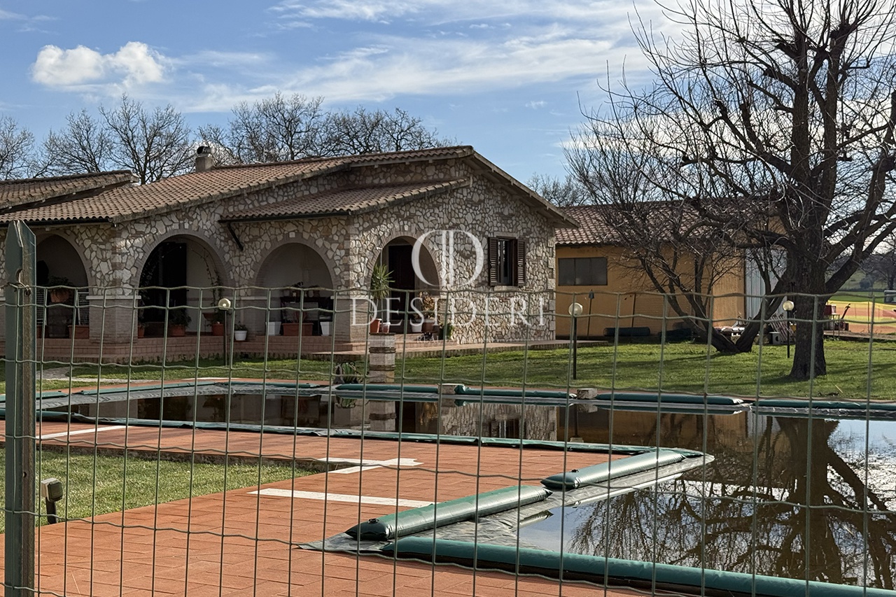 Attivit� commerciale con giardino in loc. pianetti di montemerano, Manciano