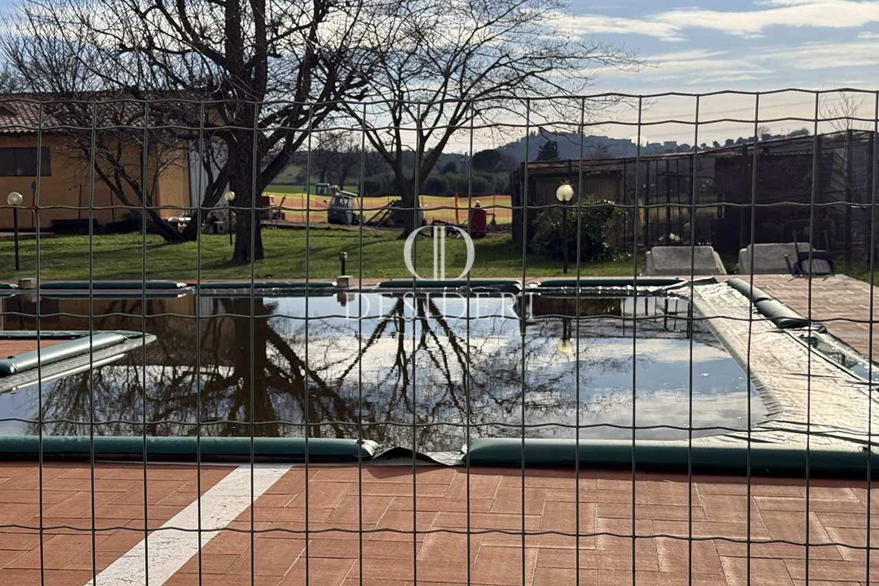 Attivit� commerciale con giardino in loc. pianetti di montemerano, Manciano