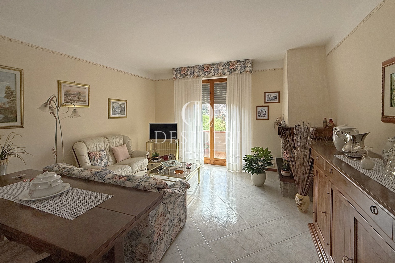 Appartamento con terrazzo in via mercurio, Roccastrada