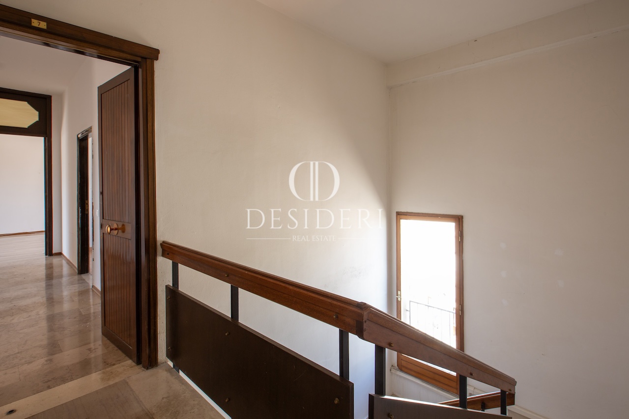 Quadrilocale da ristrutturare in via santorre di santarosa, Grosseto