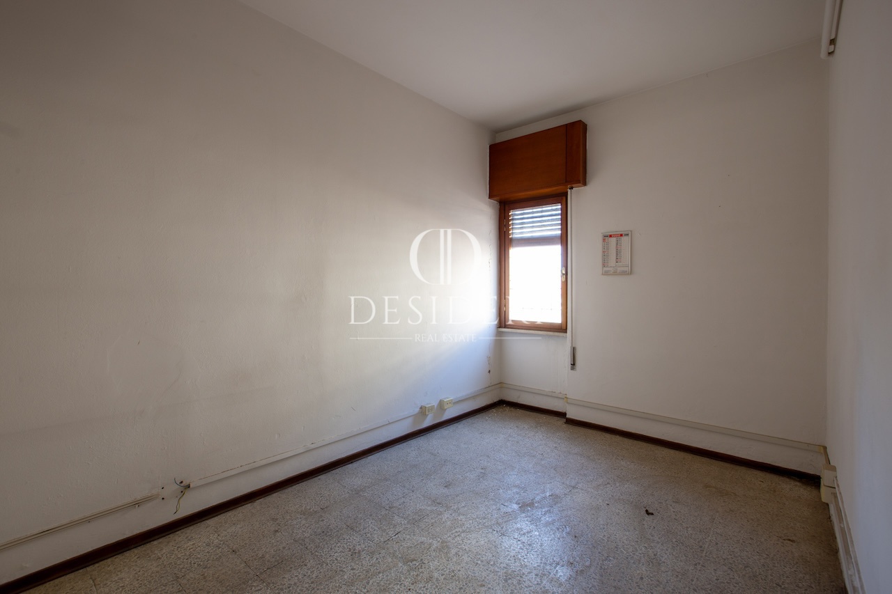 Quadrilocale da ristrutturare in via santorre di santarosa, Grosseto