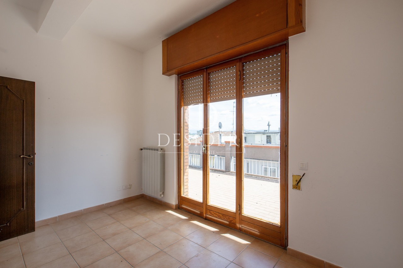 Attico con terrazzo in via santorre di santarosa, Grosseto