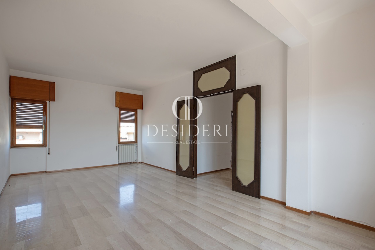 Attico con terrazzo in via santorre di santarosa, Grosseto