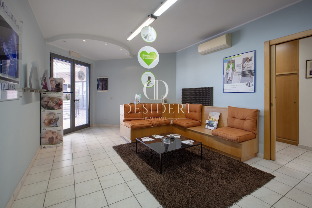 Ufficio con terrazzo in via svizzera, Grosseto