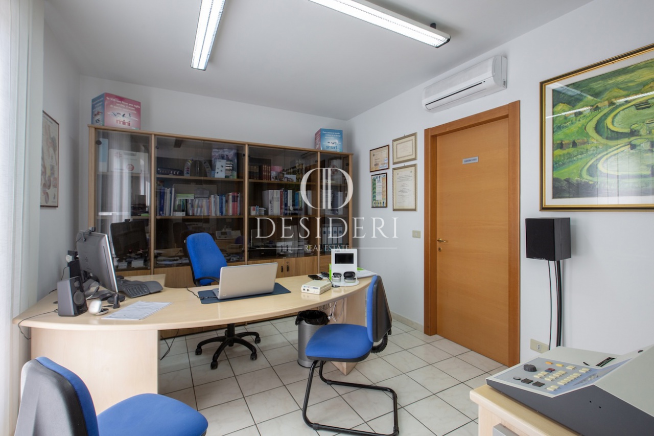 Ufficio con terrazzo in via svizzera, Grosseto