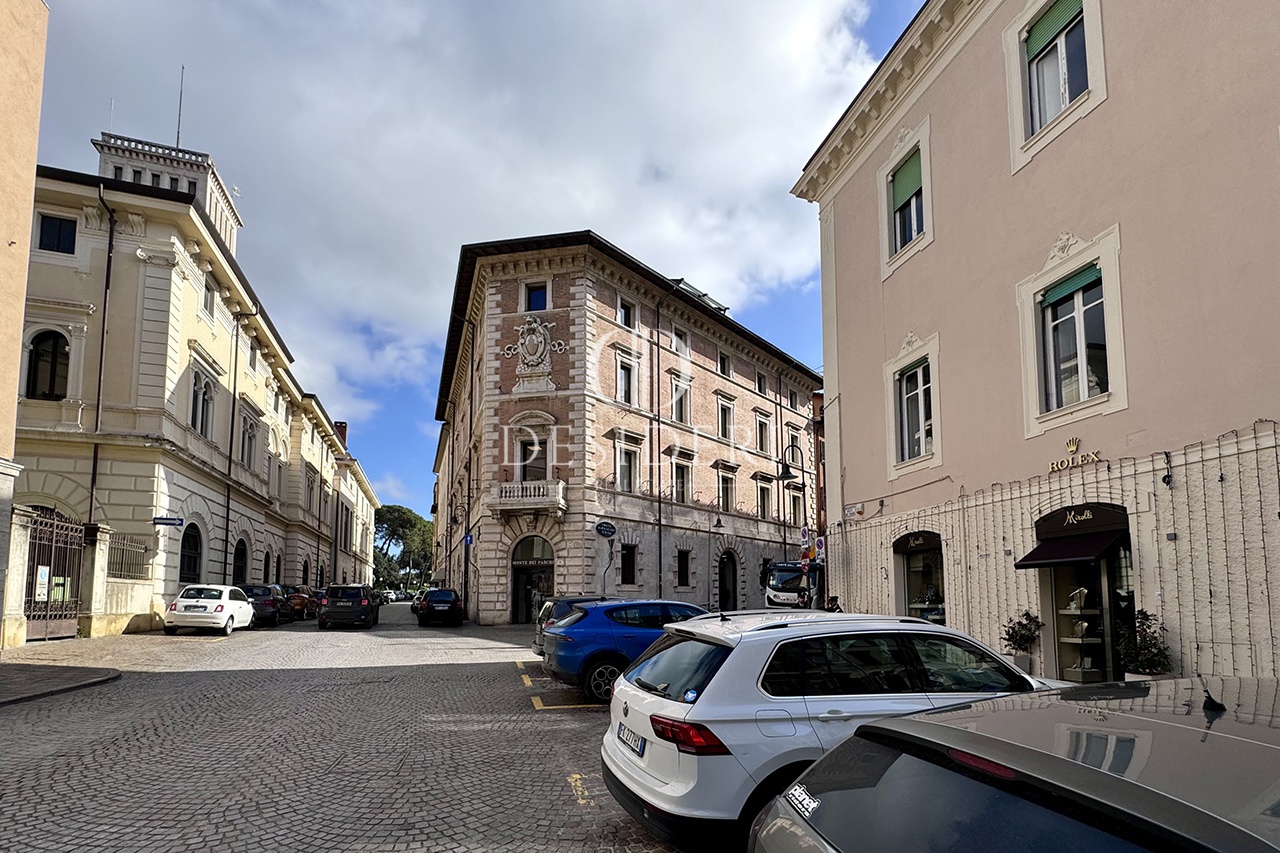 Trilocale arredato in affitto in via montebello, Grosseto