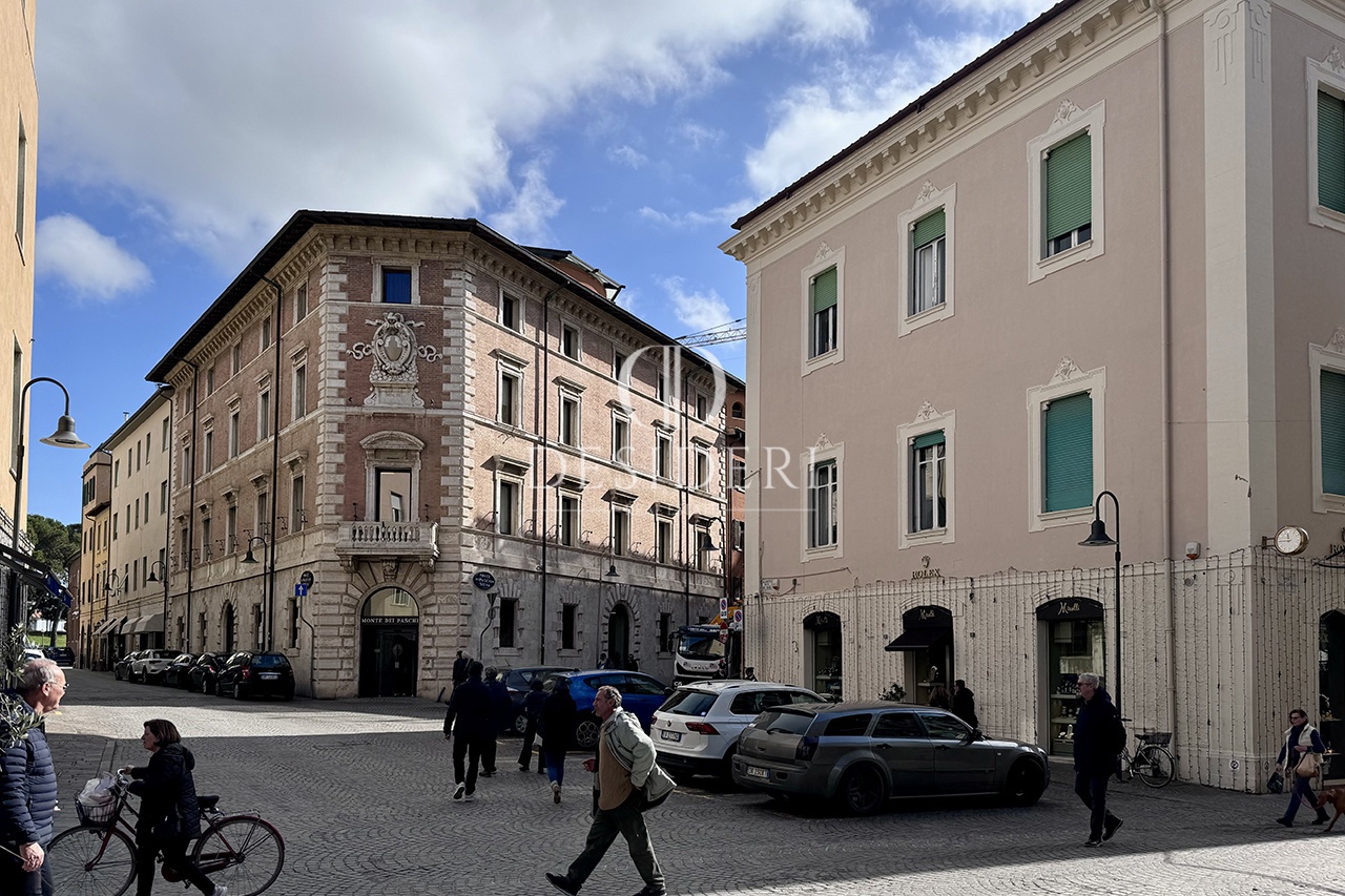 Trilocale arredato in affitto in via montebello, Grosseto