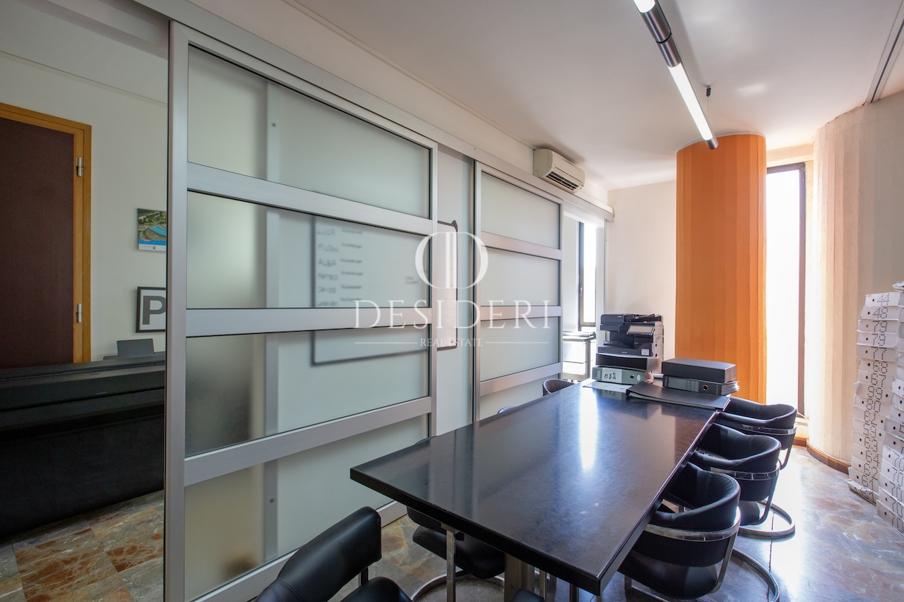 Ufficio con terrazzo in palazzo cosimini, Grosseto
