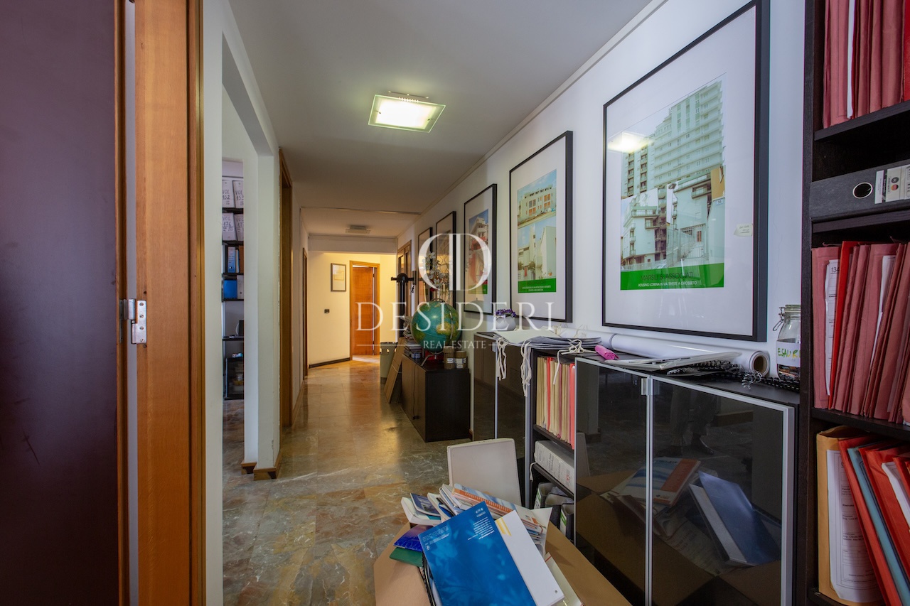 Ufficio con terrazzo in palazzo cosimini, Grosseto