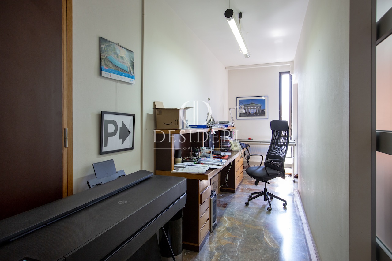 Ufficio con terrazzo in palazzo cosimini, Grosseto