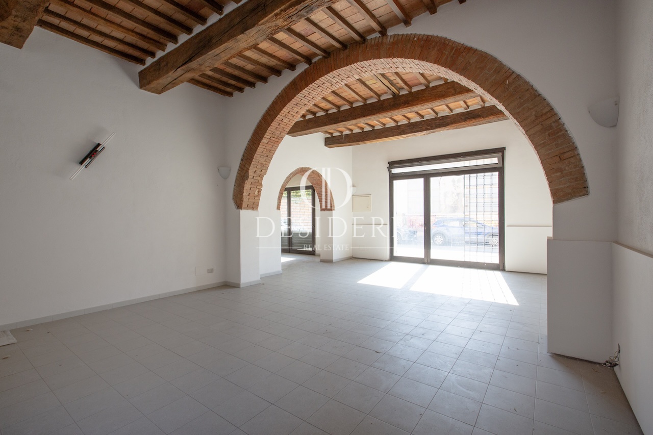 Attivit� commerciale con giardino in via dei mille, Grosseto