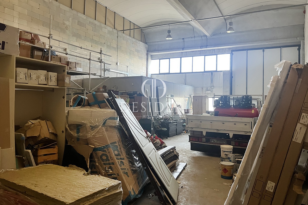 Capannone in vendita in via genova, Grosseto