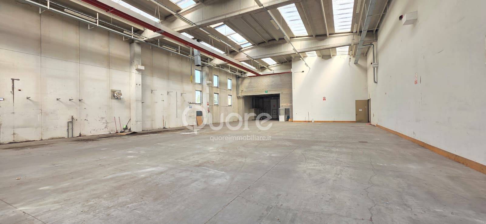 Capannone industriale in vendita a Tavagnacco, Feletto Umberto