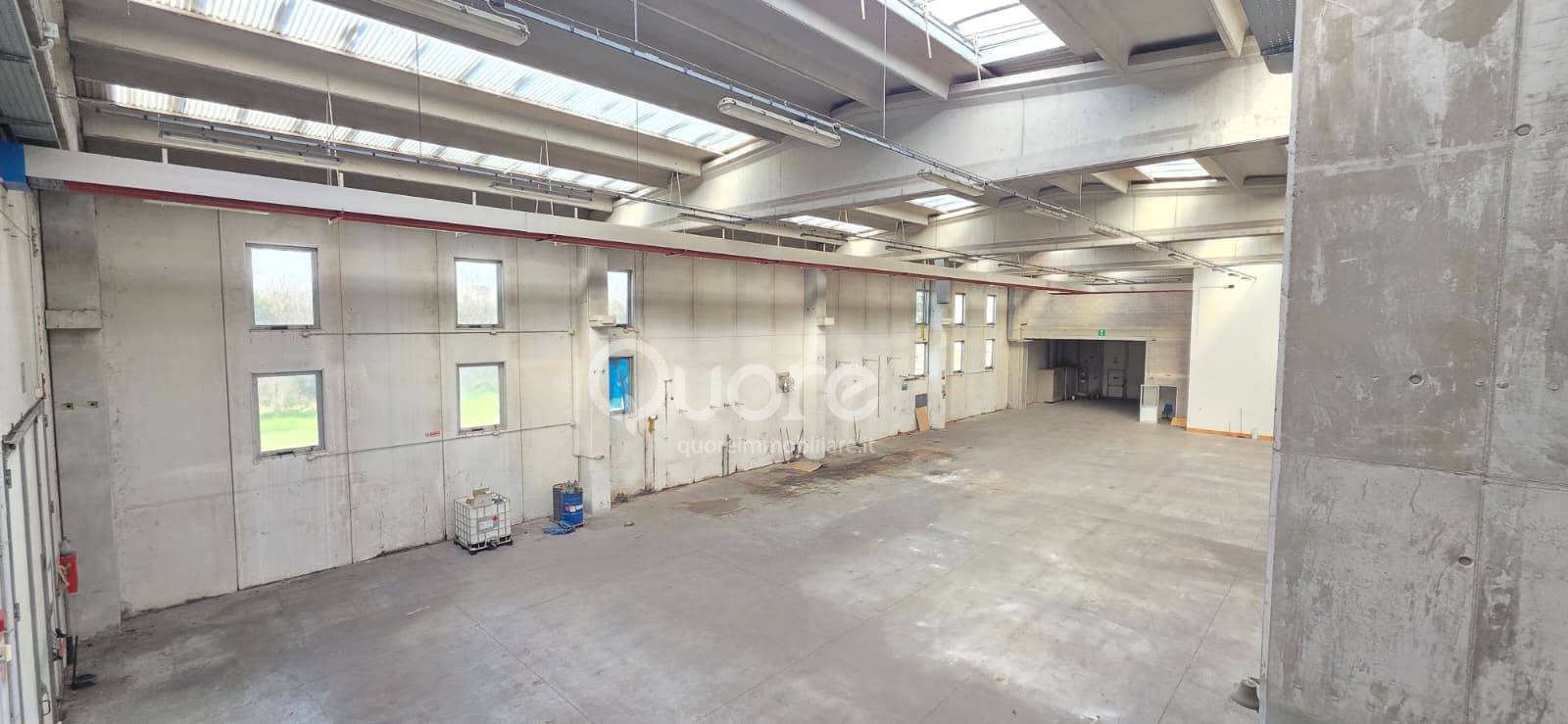 Capannone industriale in vendita a Tavagnacco, Feletto Umberto