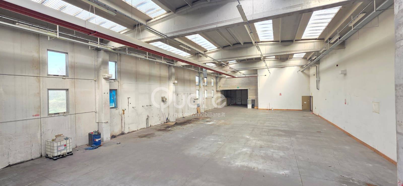 Capannone industriale in vendita a Tavagnacco, Feletto Umberto