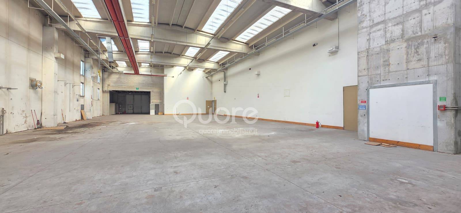 Capannone industriale in vendita a Tavagnacco, Feletto Umberto