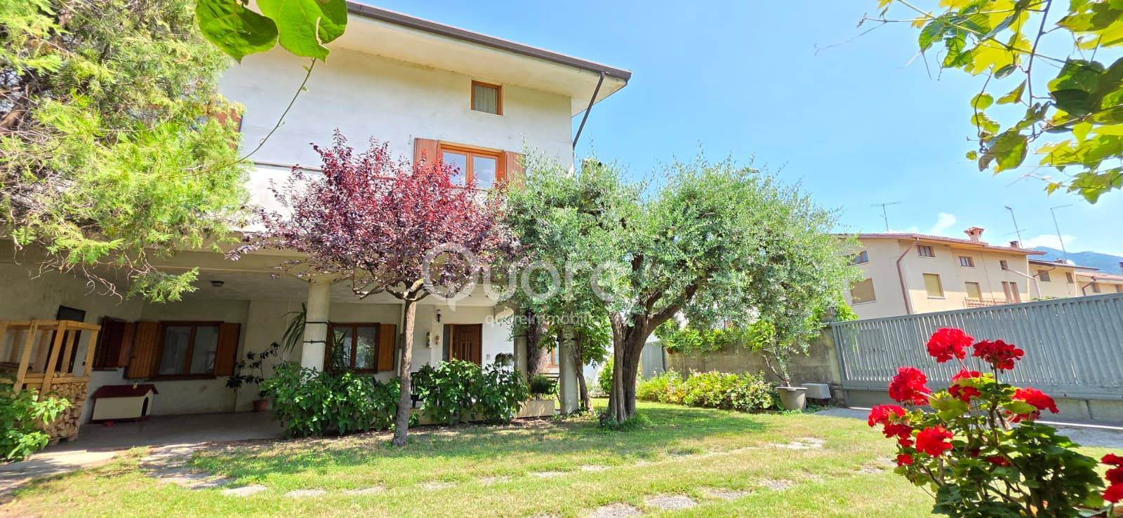 Casa indipendente in vendita a Gemona del Friuli, Campo Lessi