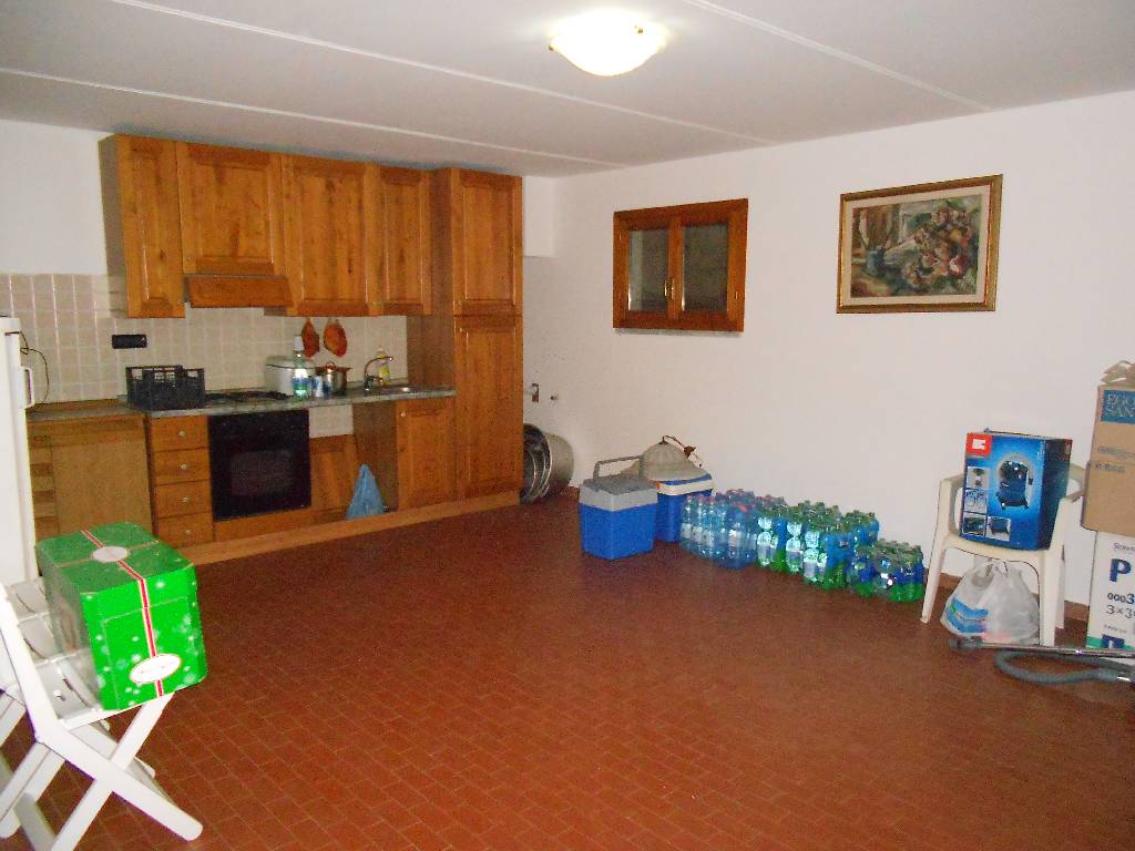 Casa indipendente con giardino in via montalese, Montale