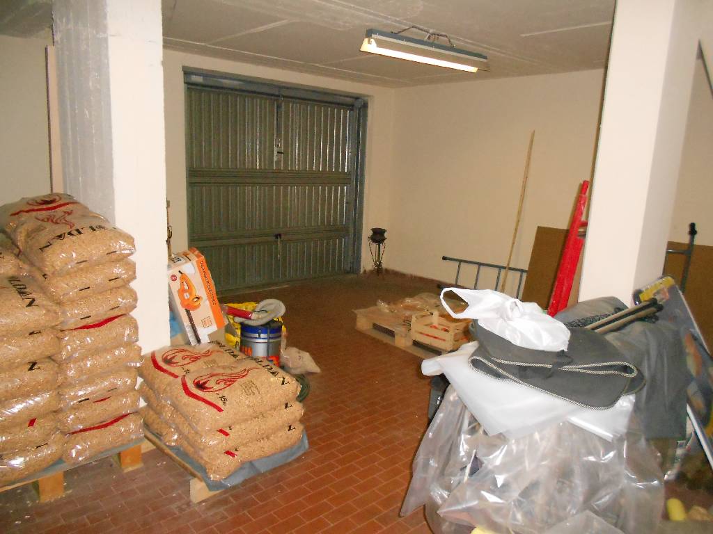 Casa indipendente con giardino in via montalese, Montale