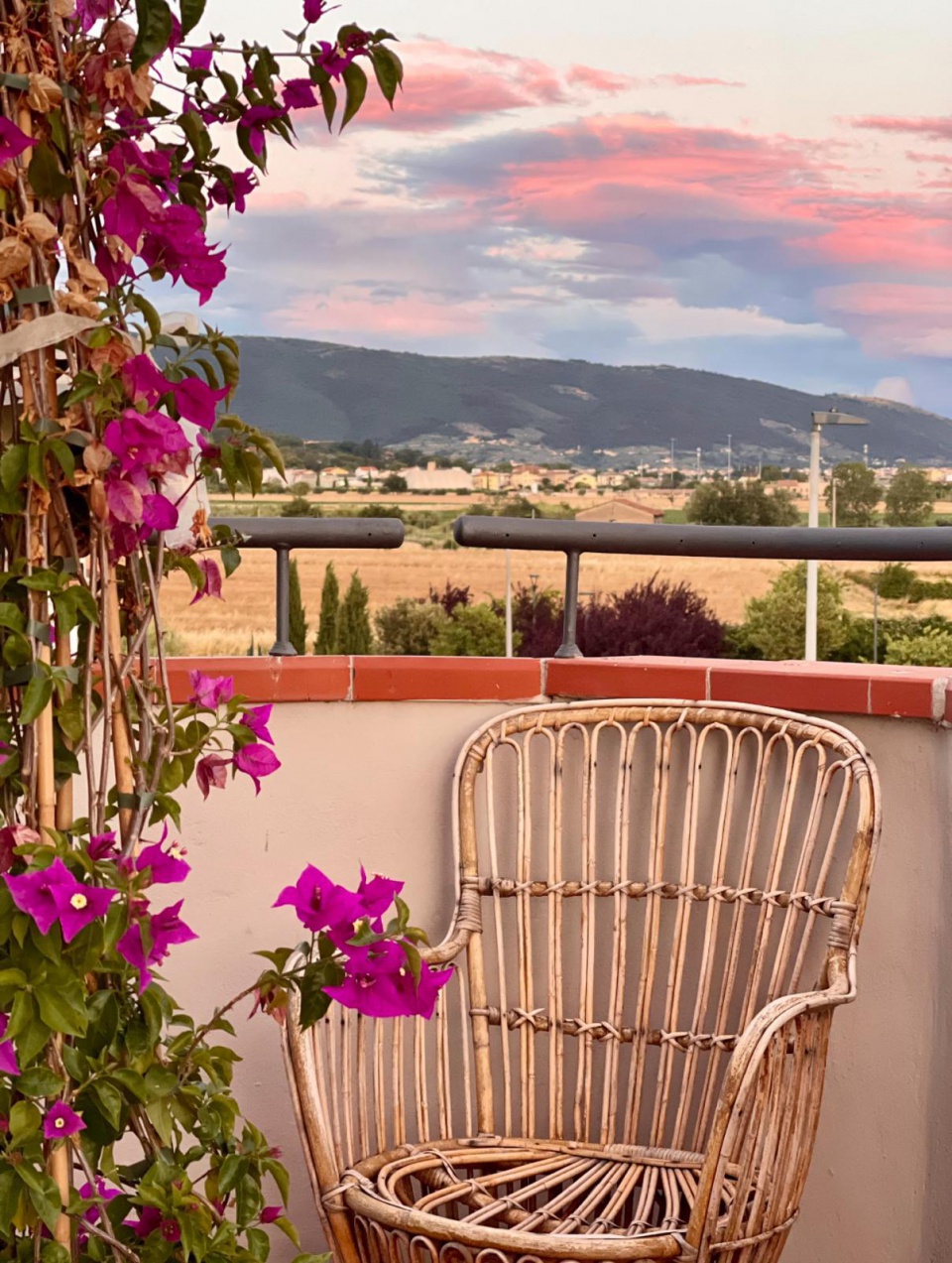 Appartamento con terrazzo in via montalese, Montemurlo