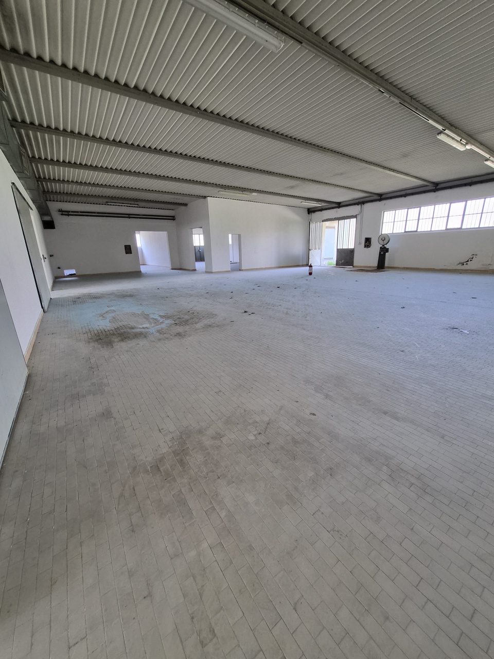 Capannone in affitto in via don lorenzo milani, Carmignano