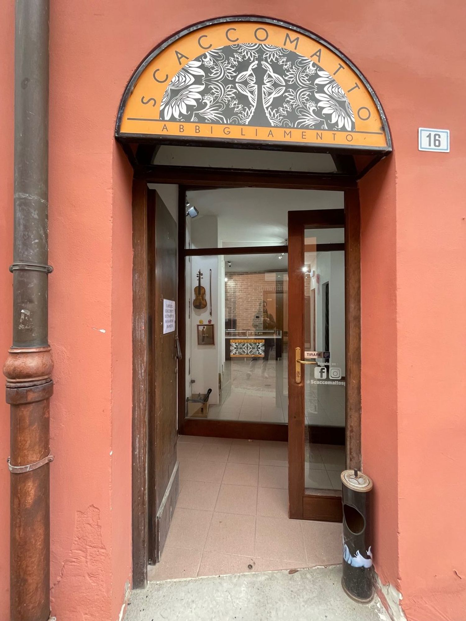 Locale commerciale in affitto in via rambelli 16, San Giovanni in Persiceto