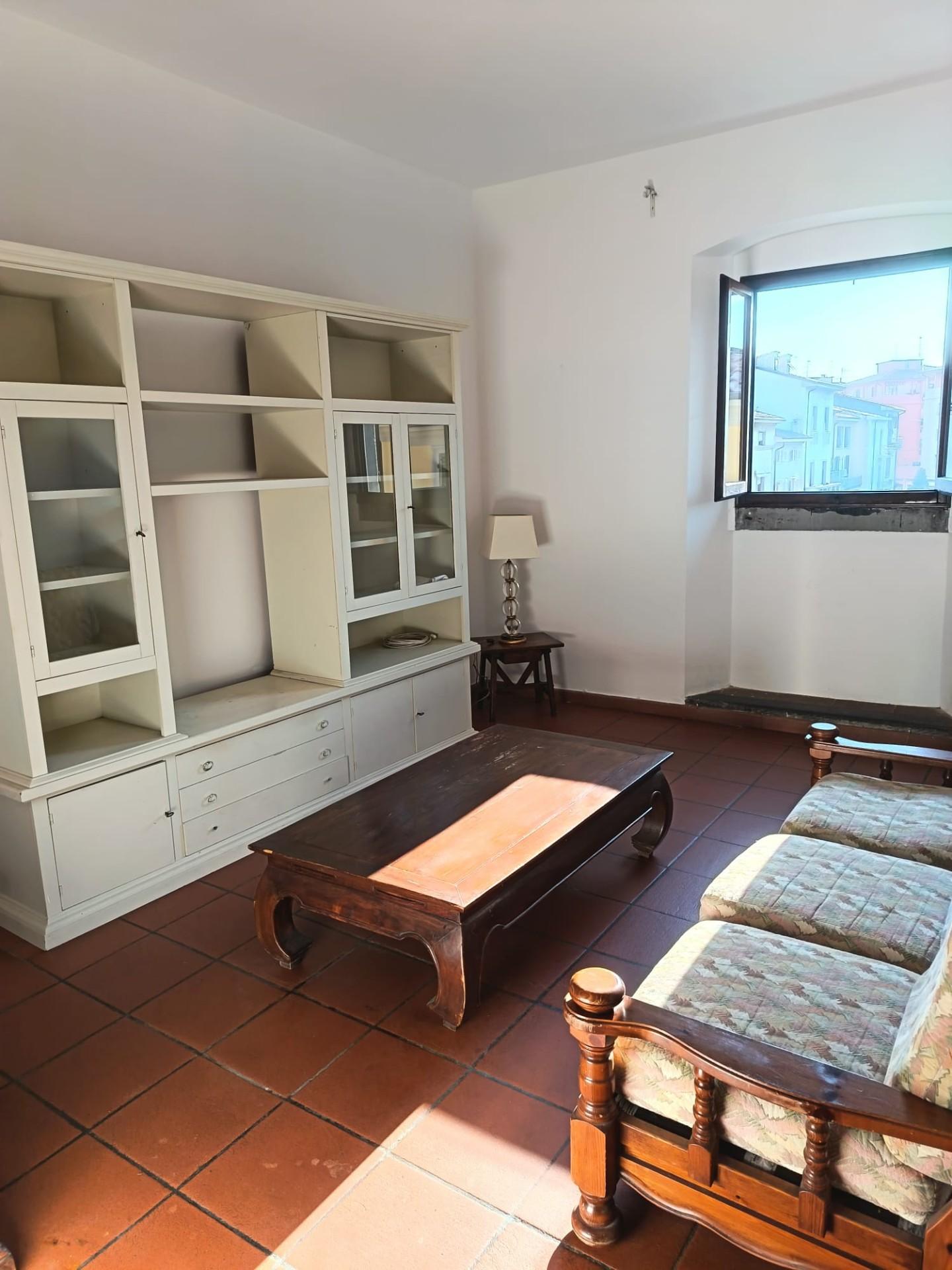 Trilocale arredato in affitto, Prato centro storico