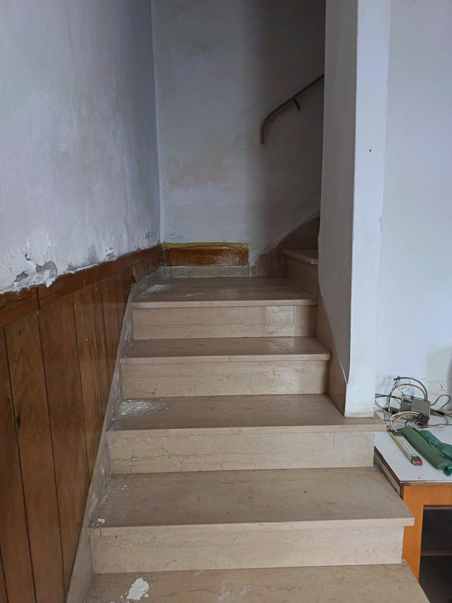 Casa indipendente da ristrutturare, Prato iolo