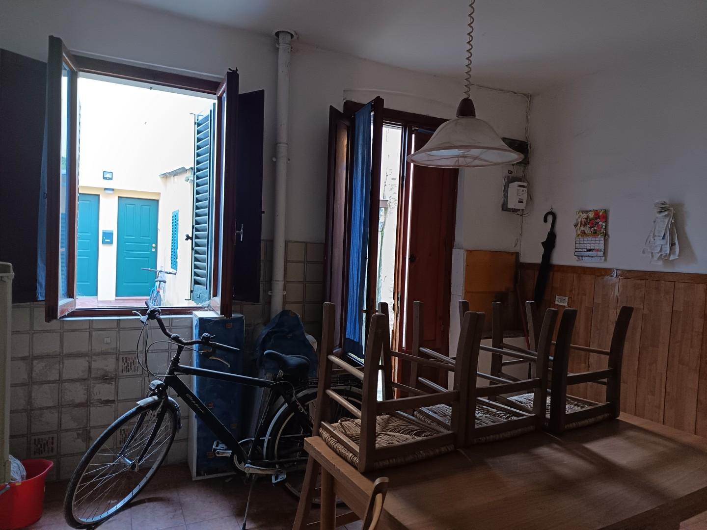 Casa indipendente da ristrutturare, Prato iolo