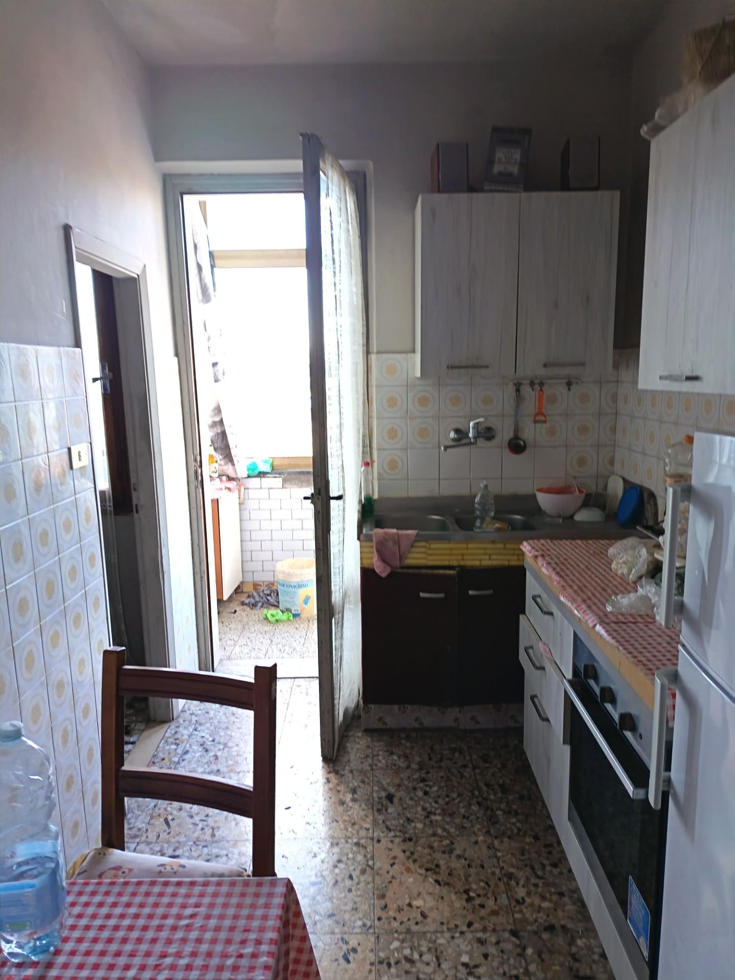 Bilocale con terrazzo, Prato villa fiorita