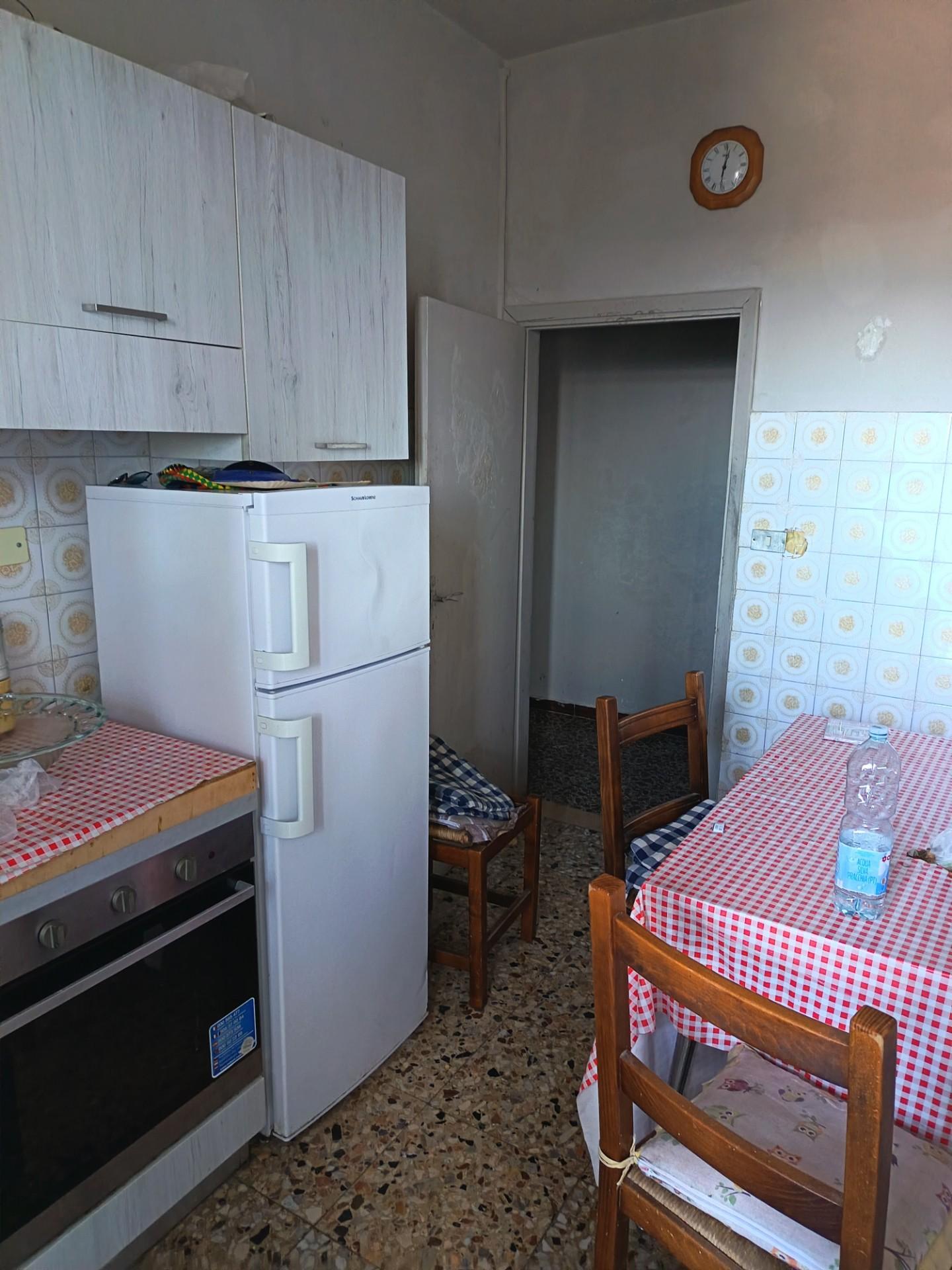 Bilocale con terrazzo, Prato villa fiorita