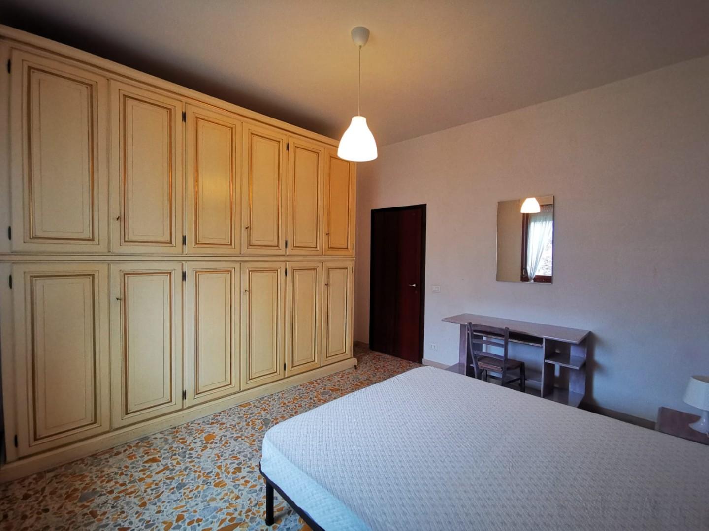 Stanza Singola con terrazzo, Campi Bisenzio centro no ztl