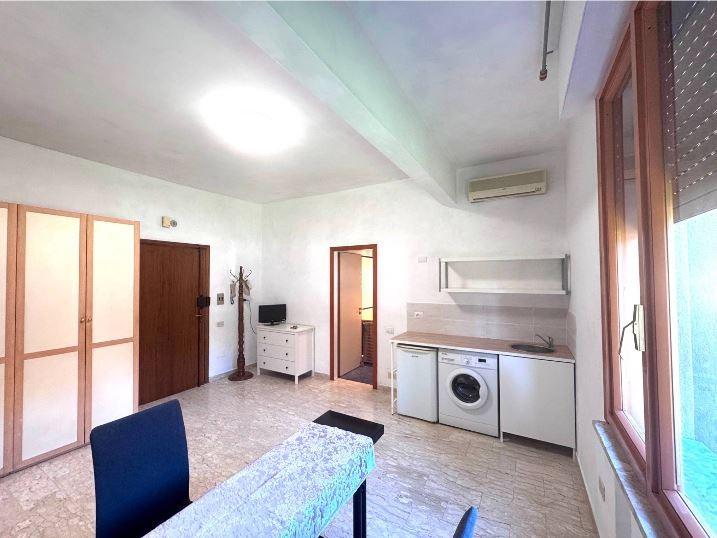 Monolocale arredato in affitto, Prato il pino