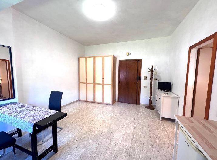 Monolocale arredato in affitto, Prato il pino