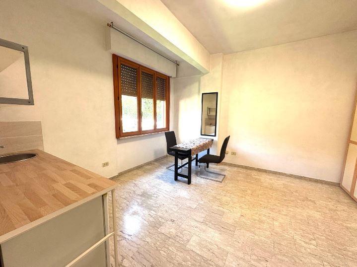 Monolocale arredato in affitto, Prato il pino