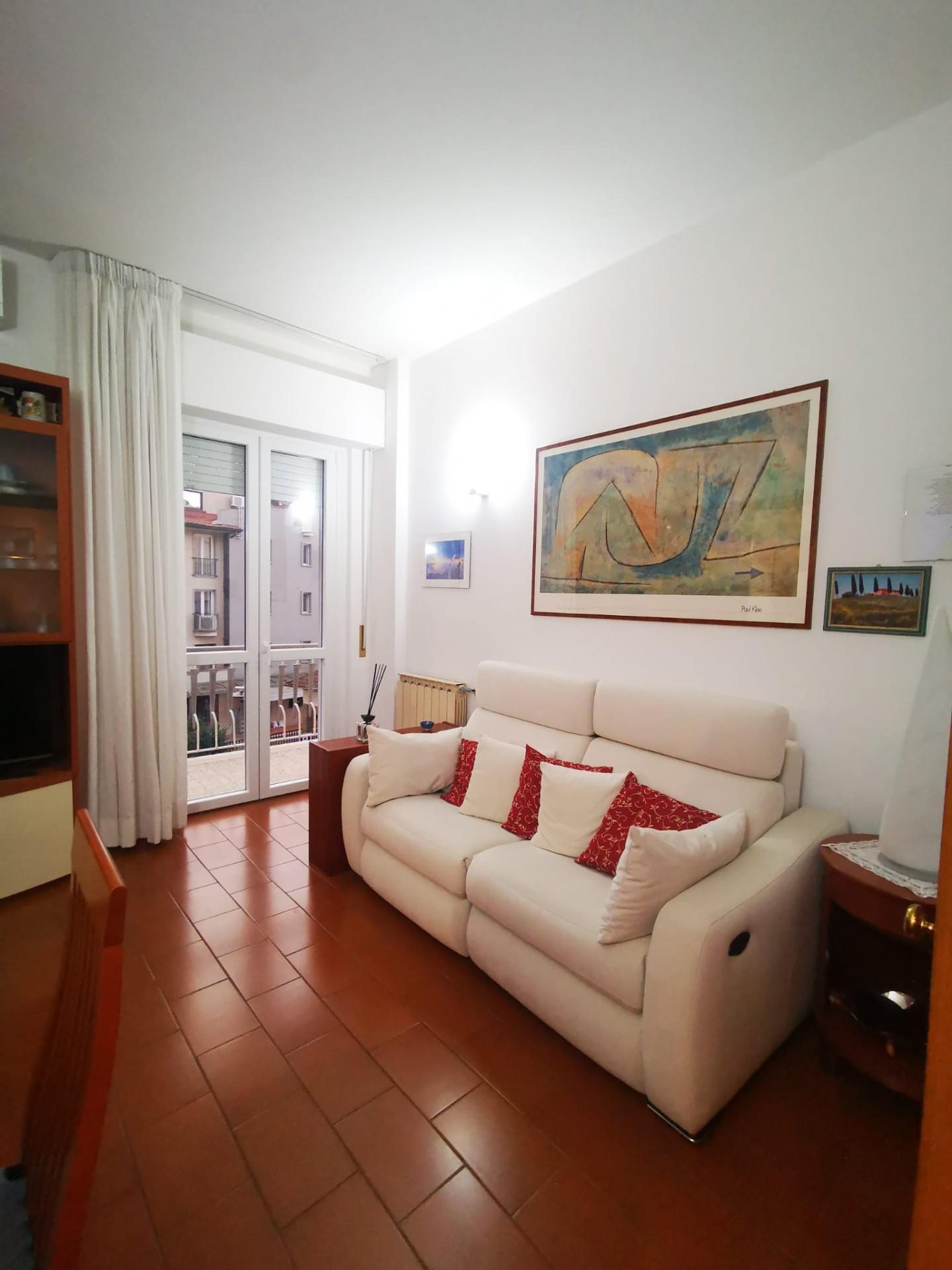 Trilocale arredato in affitto, Signa centro