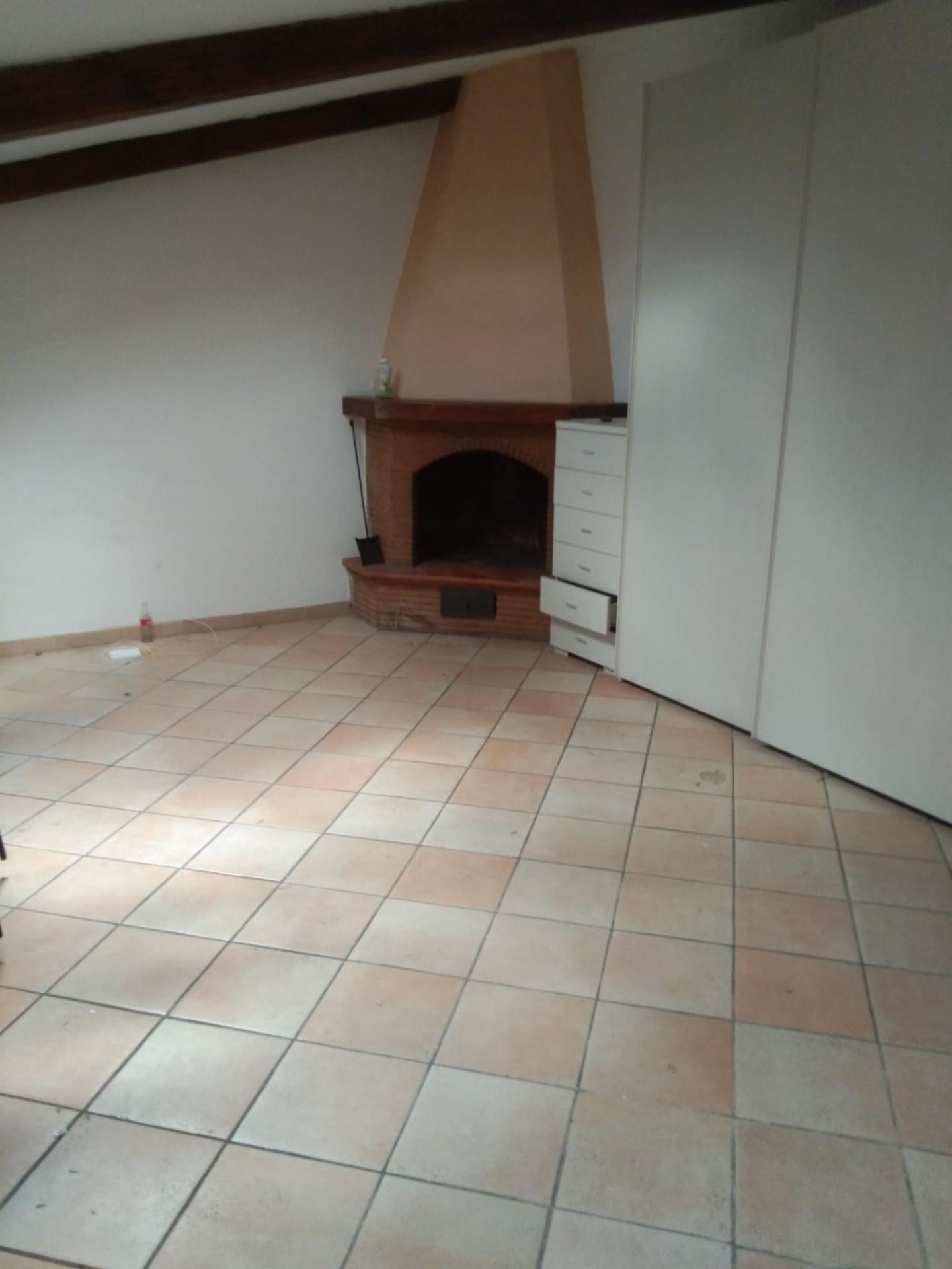 Attico arredato in affitto, Prato zarini