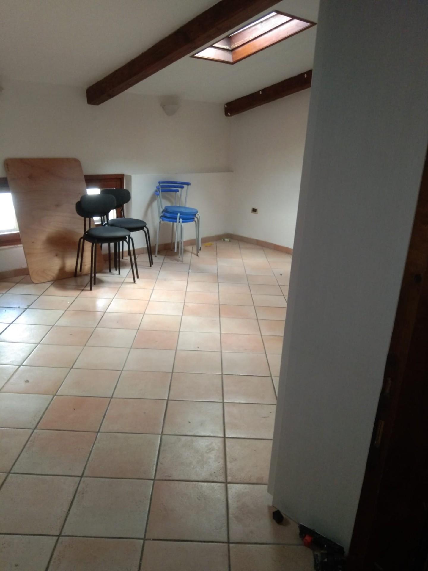 Attico arredato in affitto, Prato zarini