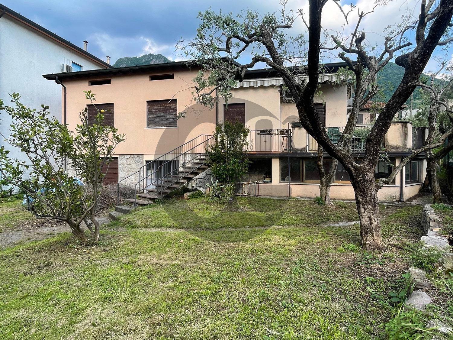 Villa con terrazzo a Marone