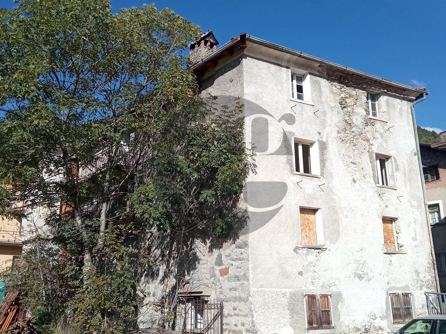 Stabile/Palazzo da ristrutturare a Vezza d'Oglio